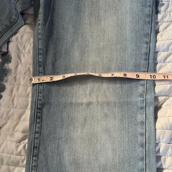 Lucky Brand Women's Light Blue Mid Rise Jeans
6/28 - Picture 4 of 8